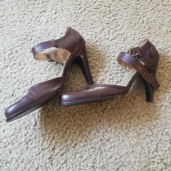Shoes - Picture 2 of 4